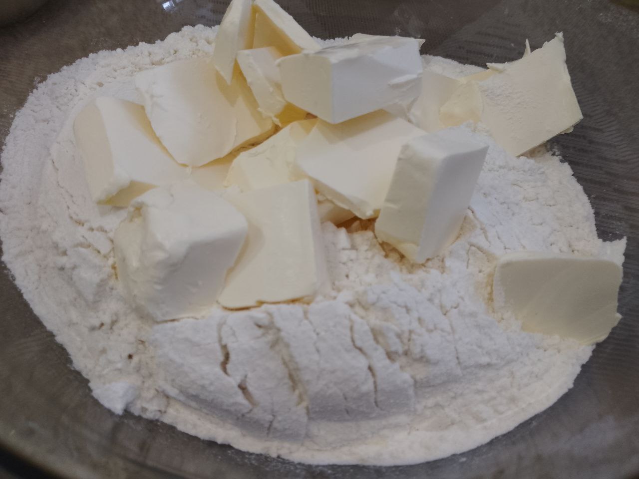 Pirog Trexsloyniy 23