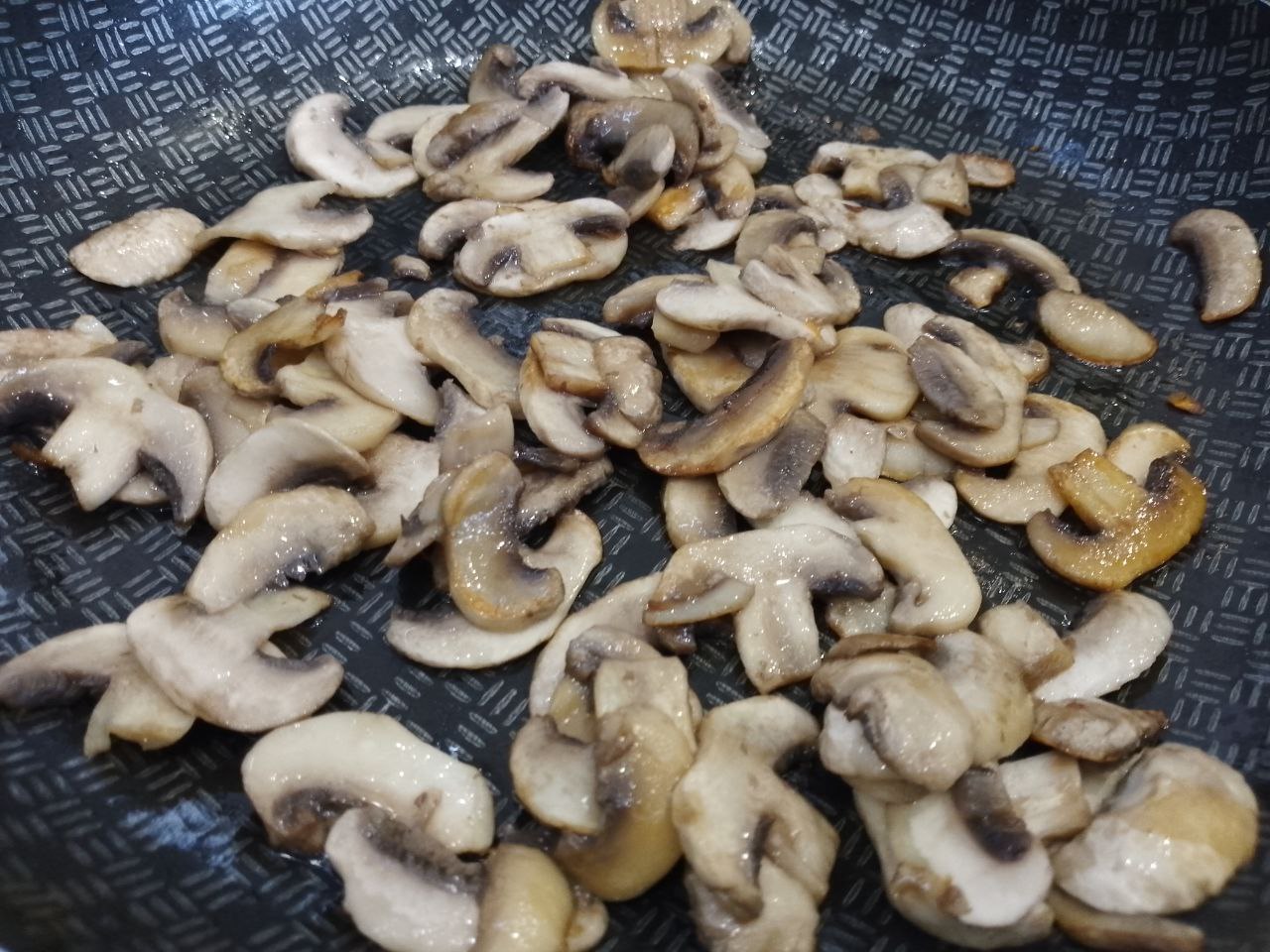 Syp S Gribami Risom 10