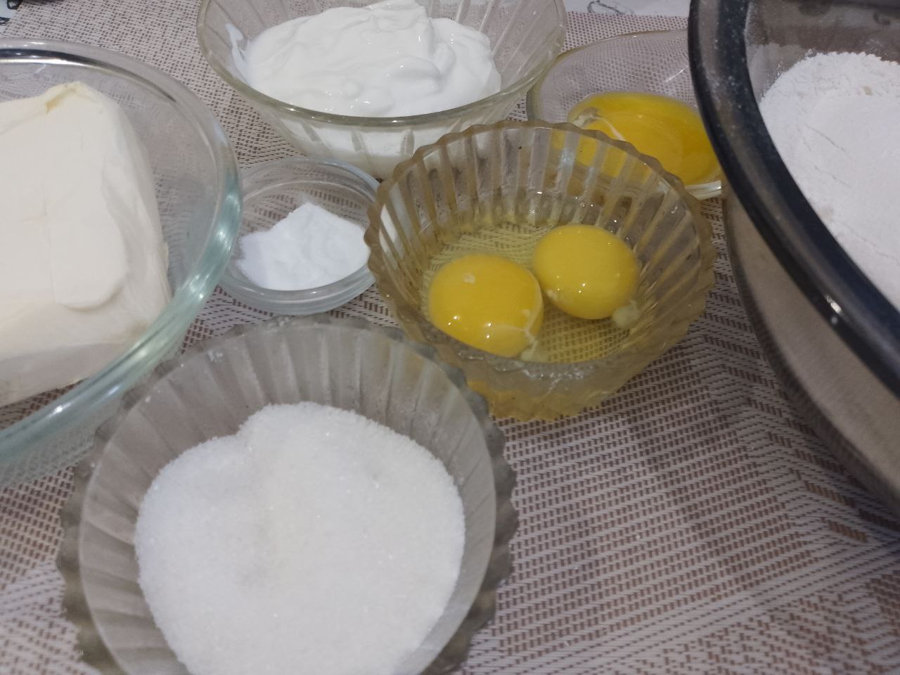 Pirog Trexsloyniy 24